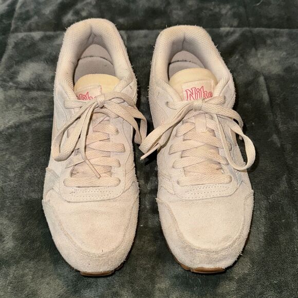 Nike MD Runner 2 SE Women's Running Shoes Sz 6.5 Guava Ice Sneakers AQ9121-801 - Picture 1 of 7